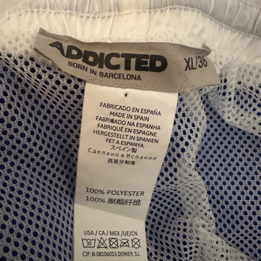 Addicted Swim Trunks XL runs small 36" waist 2" inseam 100% polyester - Picture 5 of 5